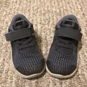 Nike Toddler Grey Slip-on Sneakers